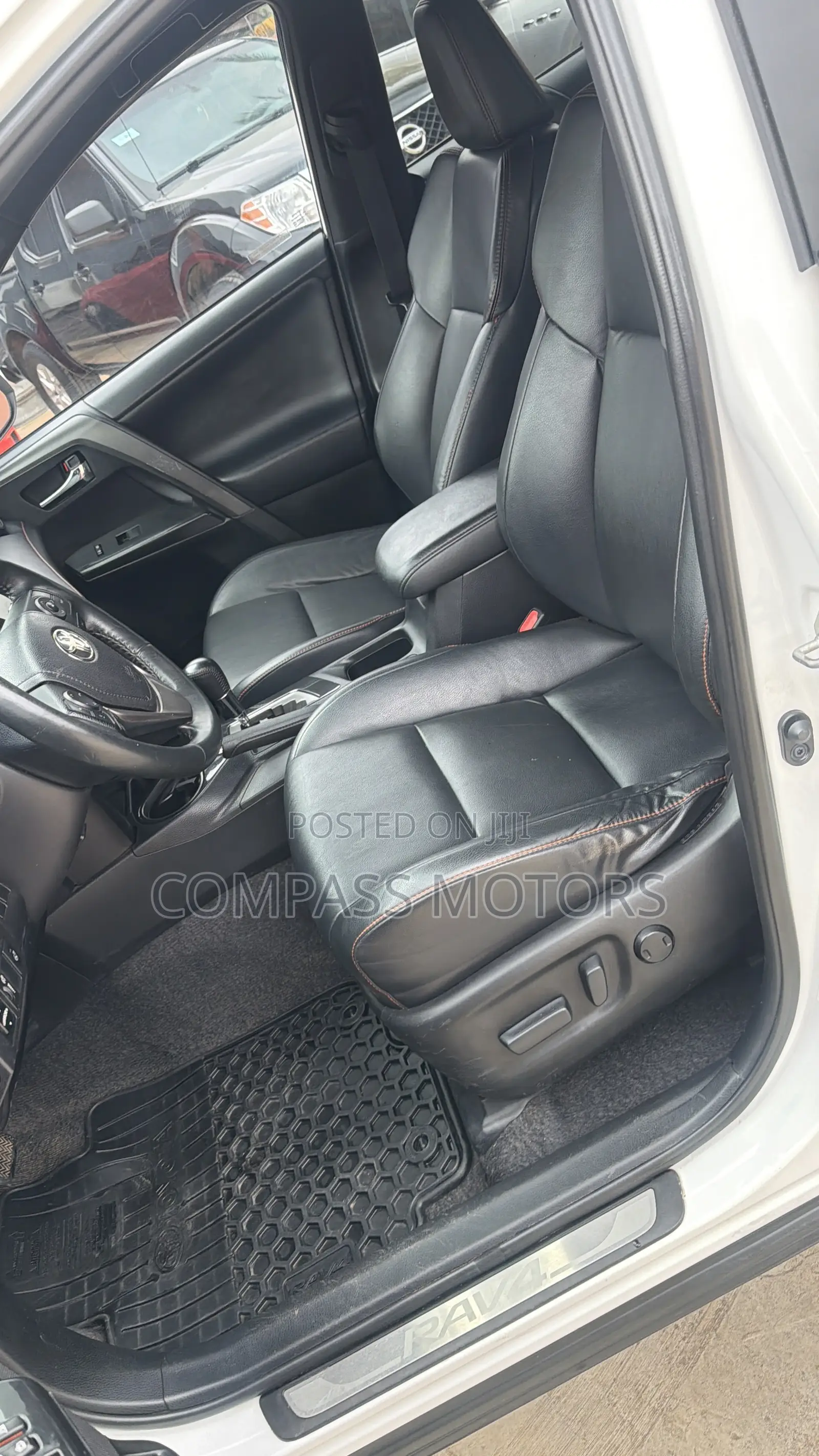 Toyota RAV4 SE AWD (2.5L 4cyl 6A) 2016 White