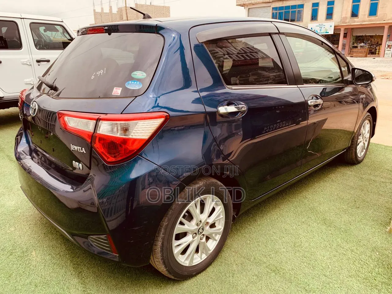 Toyota Vitz 1.5 FWD Hybrid 5dr 2017 Blue