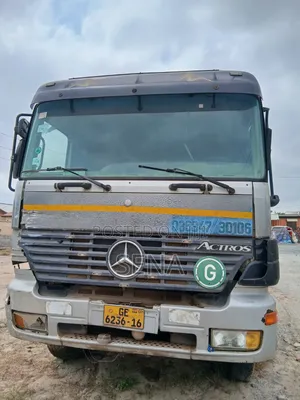 Mercedes-Benz Flat Bed Truck 2011 White