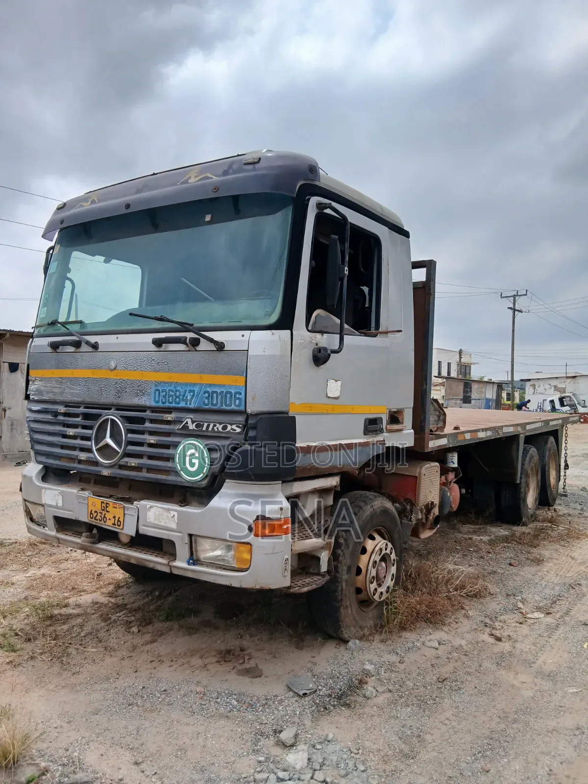 Mercedes-Benz Flat Bed Truck 2011 White