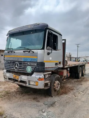 Mercedes-Benz Flat Bed Truck 2011 White