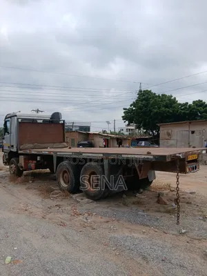 Mercedes-Benz Flat Bed Truck 2011 White
