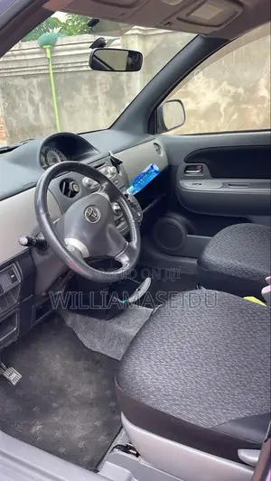 Toyota Sienta 1.5 AWD 2013 Blue