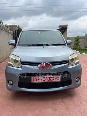 Toyota Sienta 1.5 AWD 2013 Blue