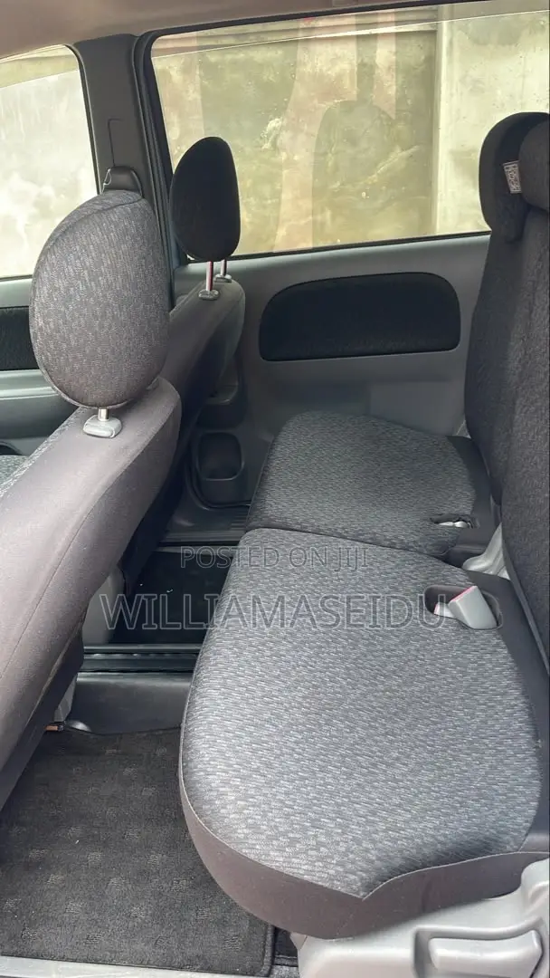 Toyota Sienta 1.5 AWD 2013 Blue