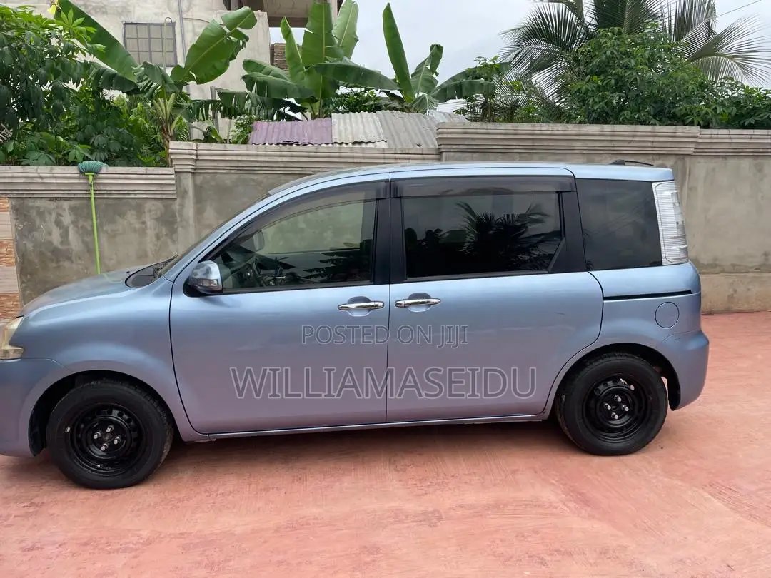 Toyota Sienta 1.5 AWD 2013 Blue