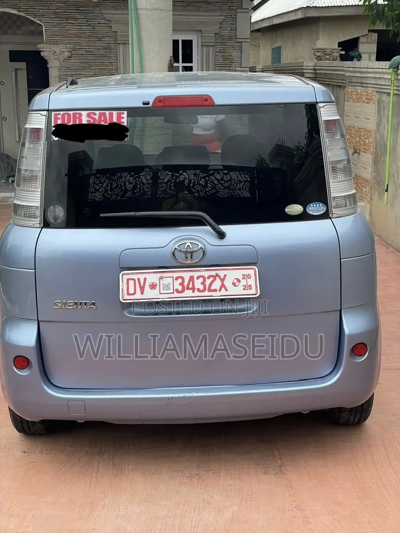 Toyota Sienta 1.5 AWD 2013 Blue