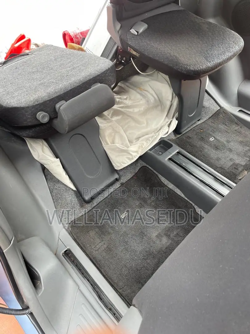 Toyota Sienta 1.5 AWD 2013 Blue