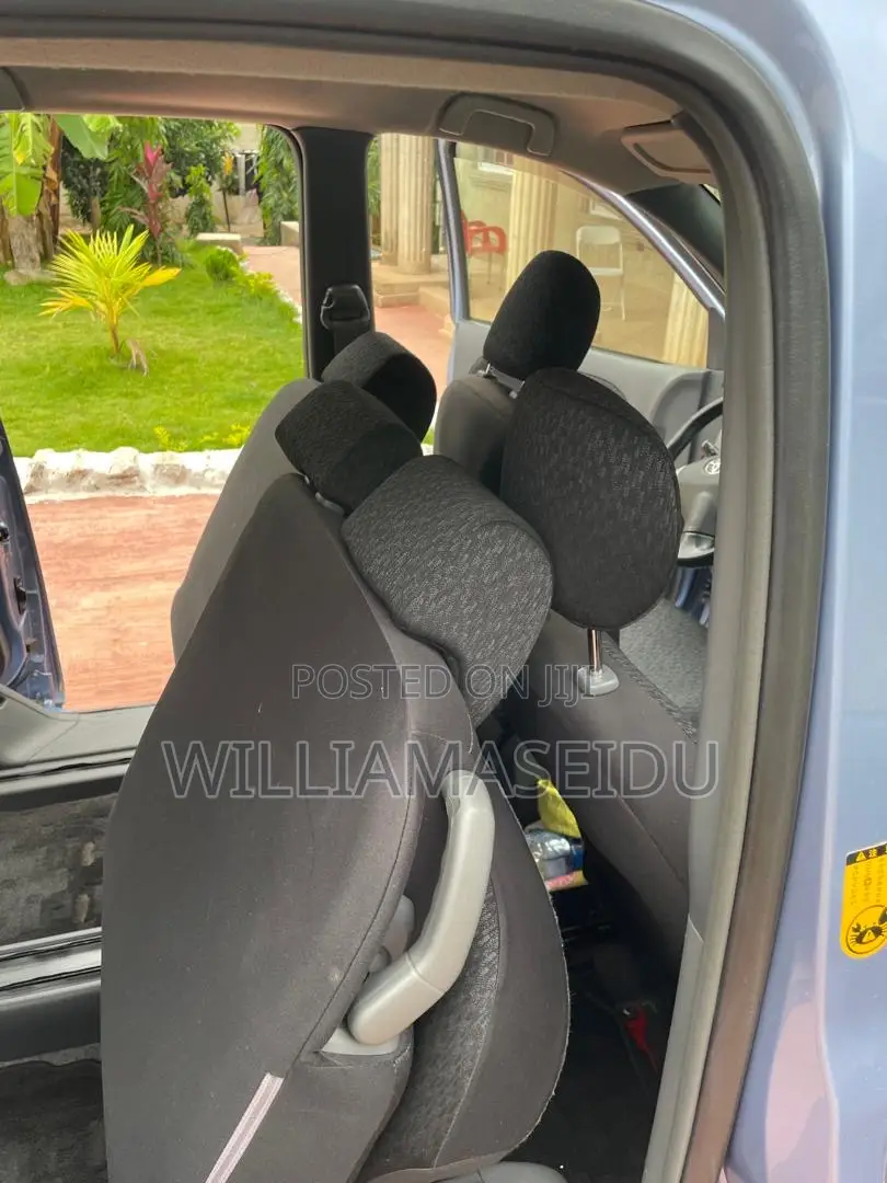 Toyota Sienta 1.5 AWD 2013 Blue