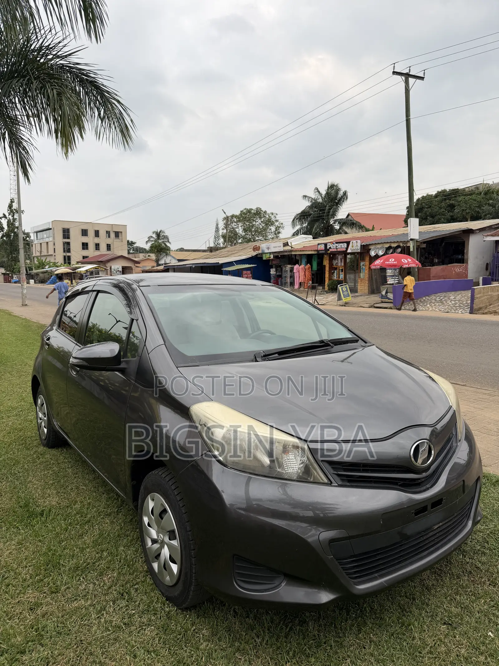 Toyota Vitz 1.3 AWD 3dr 2015 Gray