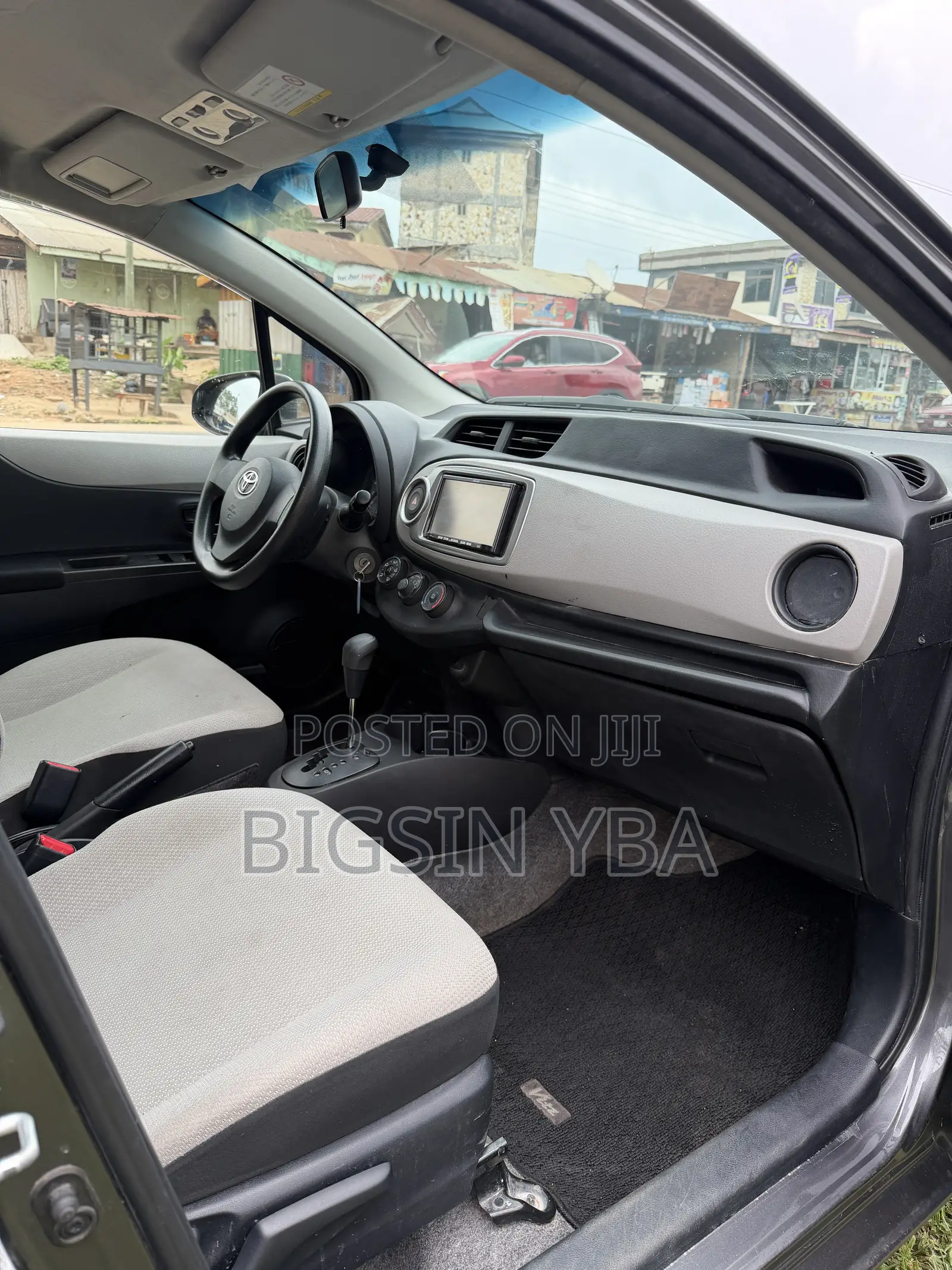 Toyota Vitz 1.3 AWD 3dr 2015 Gray