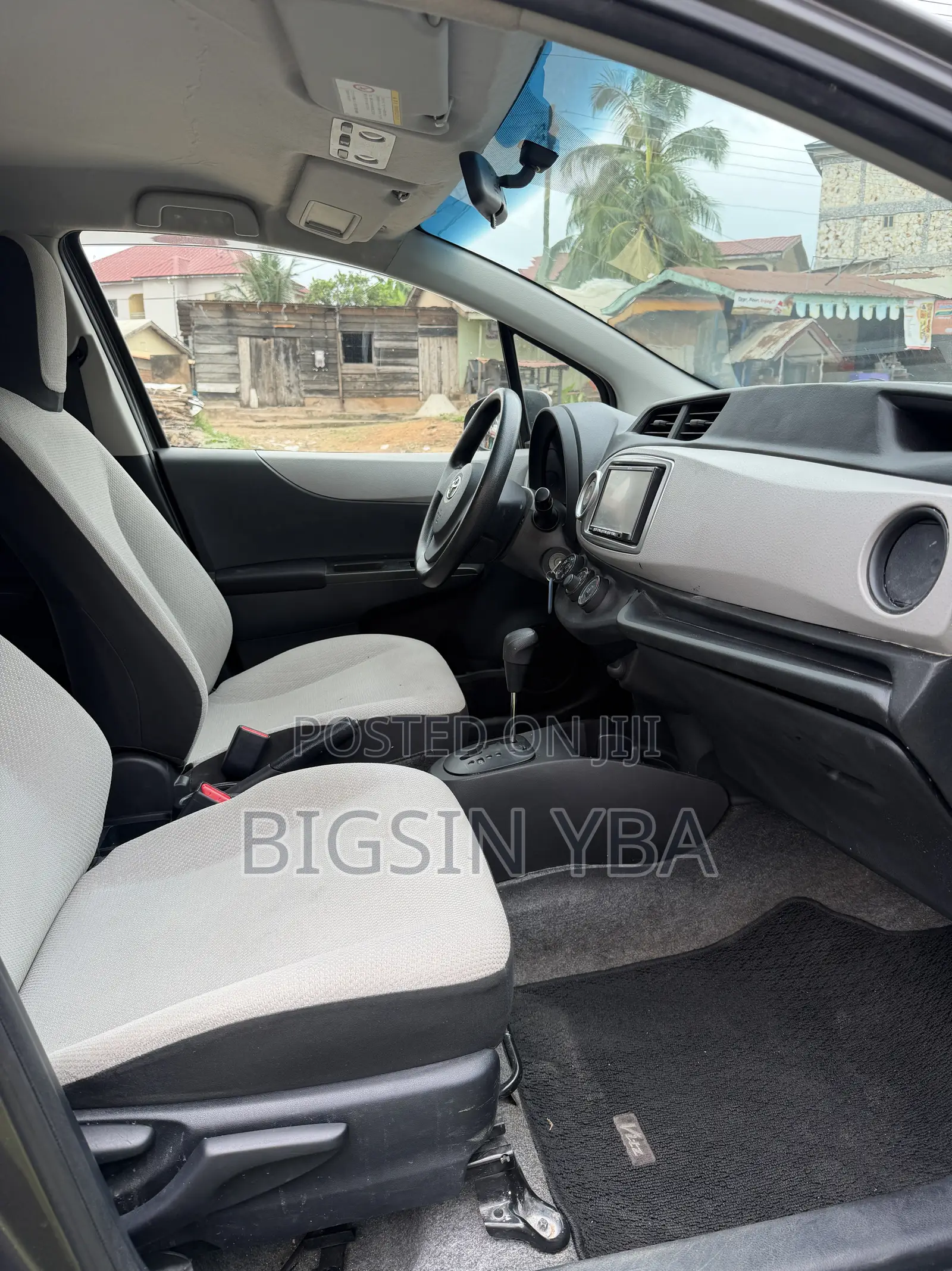 Toyota Vitz 1.3 AWD 3dr 2015 Gray