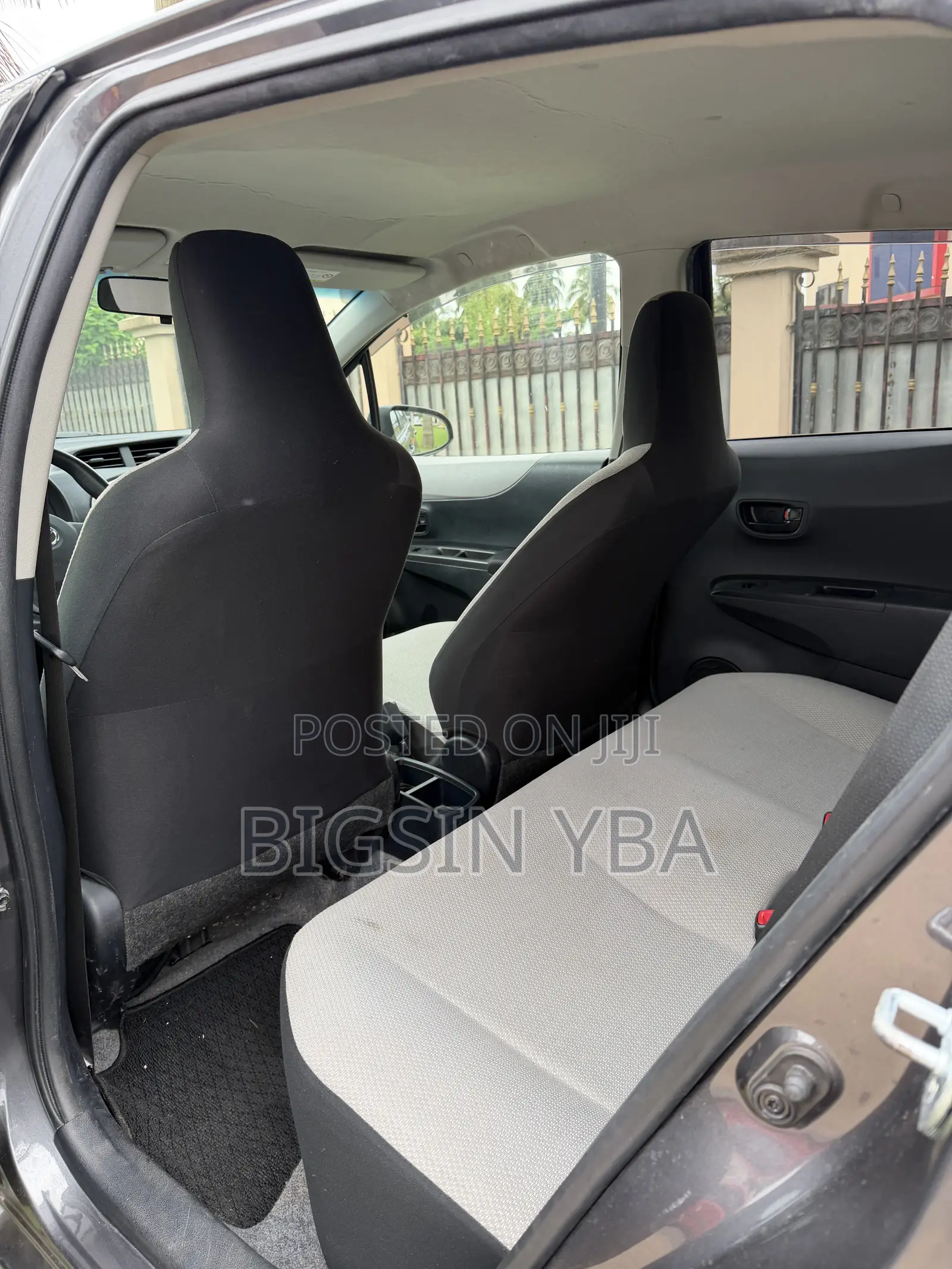 Toyota Vitz 1.3 AWD 3dr 2015 Gray