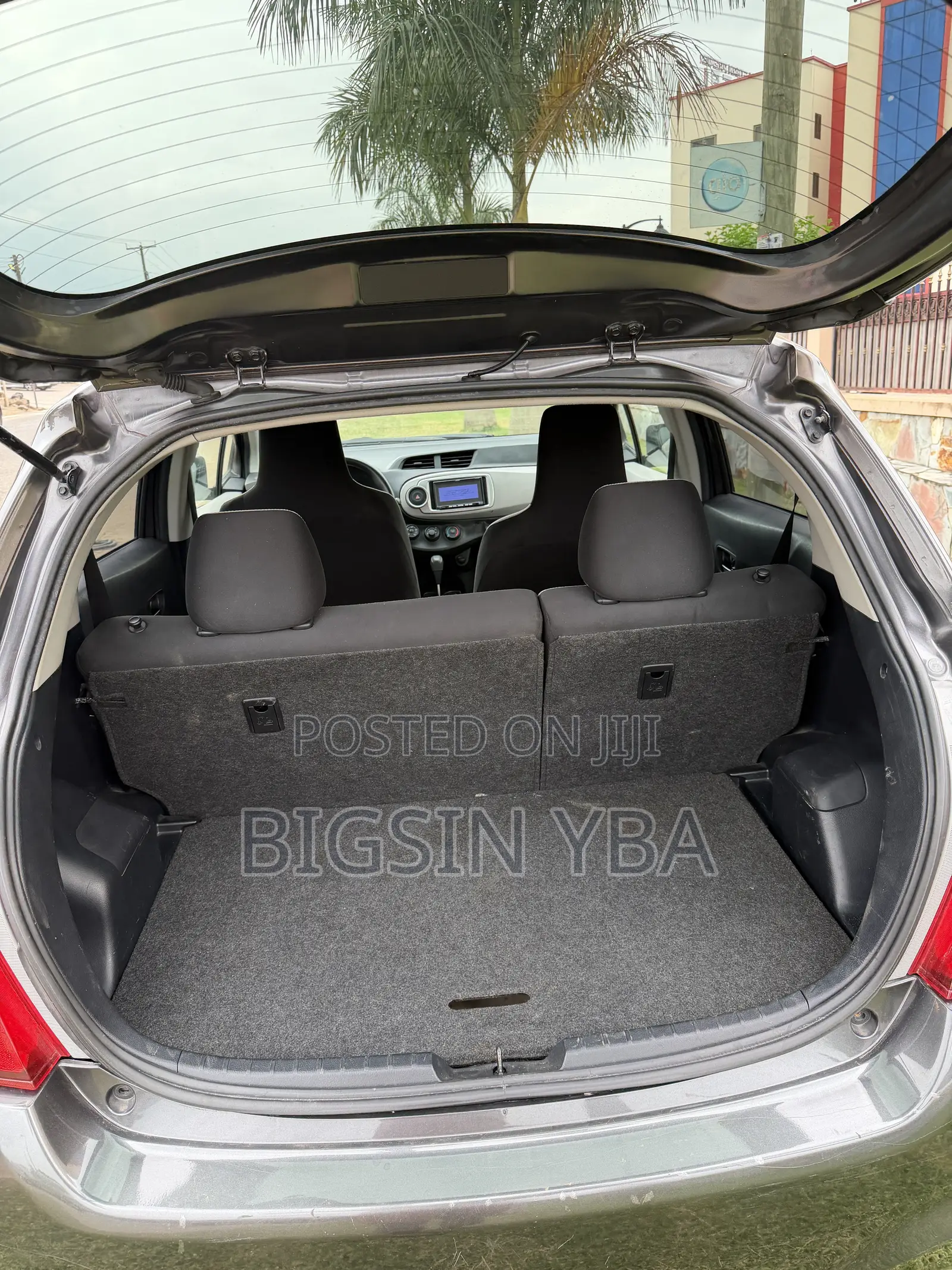 Toyota Vitz 1.3 AWD 3dr 2015 Gray