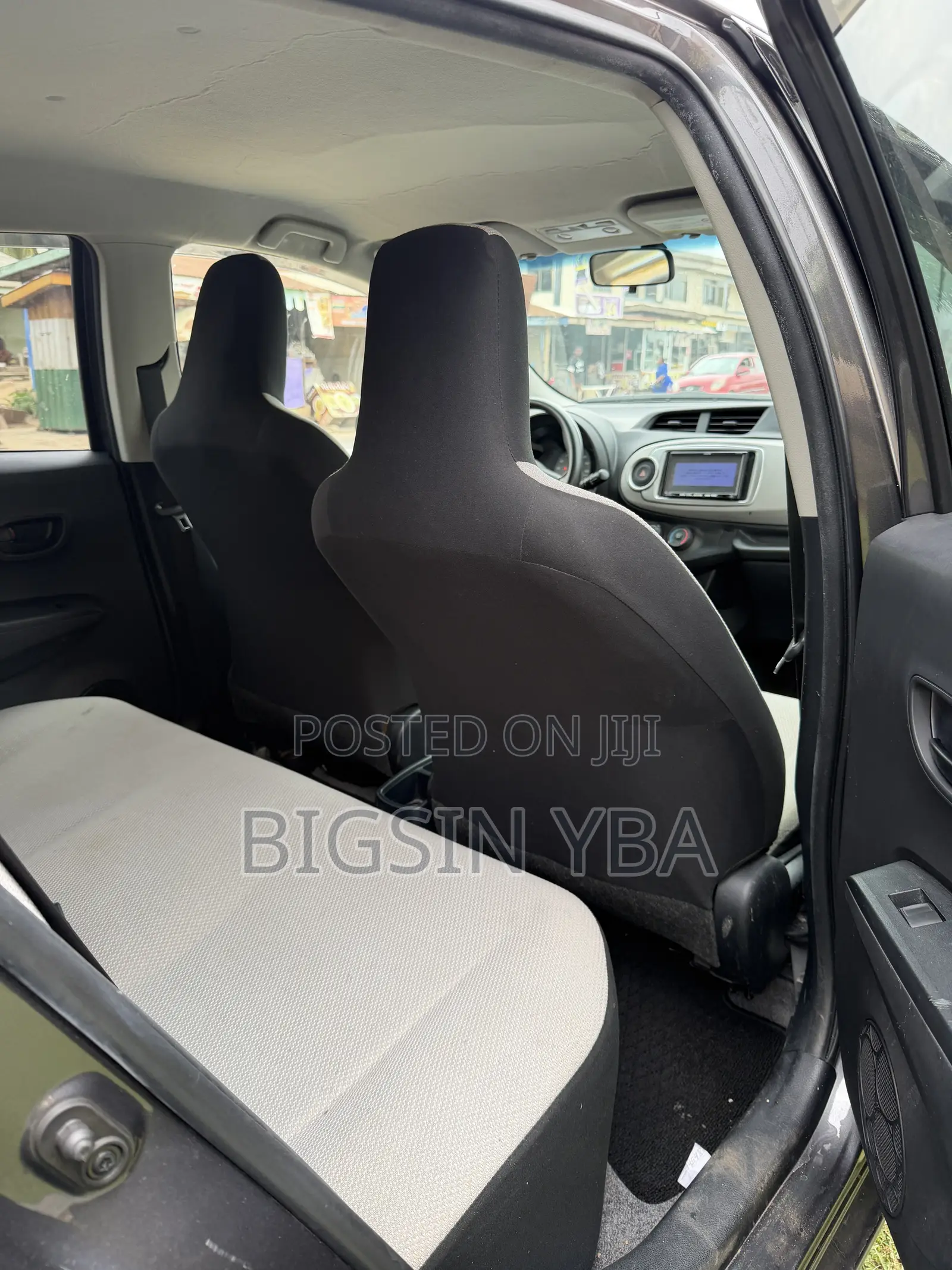 Toyota Vitz 1.3 AWD 3dr 2015 Gray