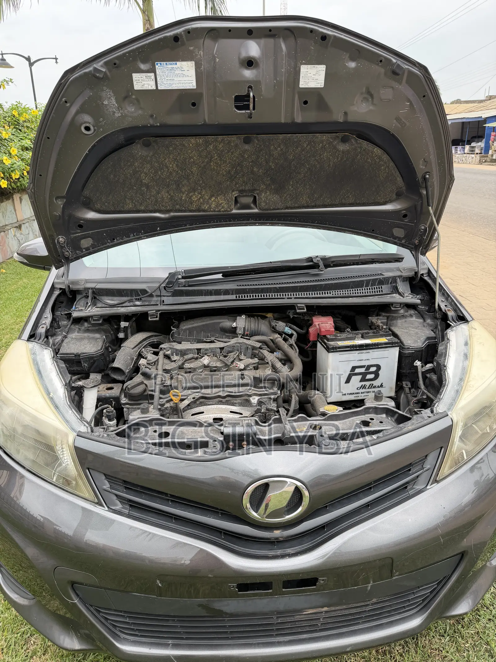 Toyota Vitz 1.3 AWD 3dr 2015 Gray