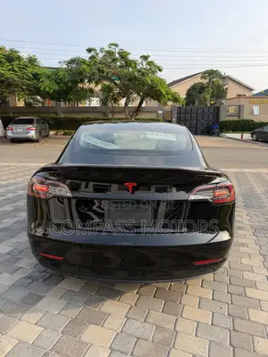 Tesla Model 3 54 kWh Standart Range Plus 2021 Black