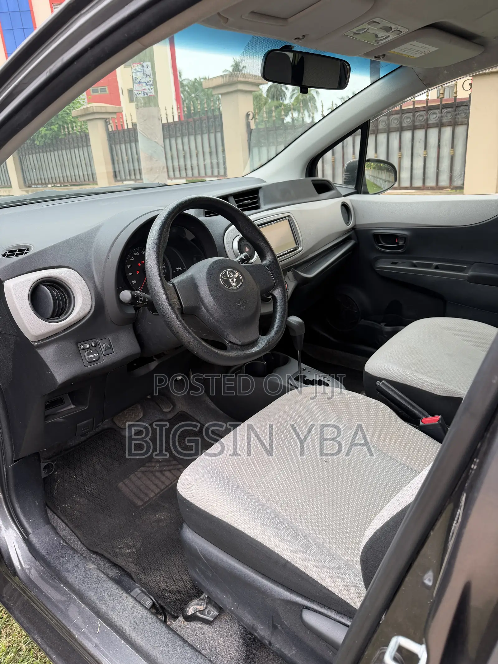 Toyota Vitz 1.3 AWD 3dr 2015 Gray