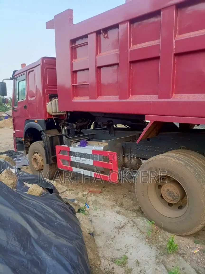 Sinotruk Howo 2020 Maroon