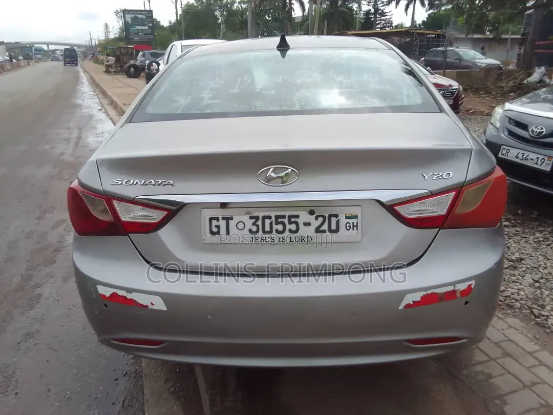 Hyundai Elantra 2011 Silver