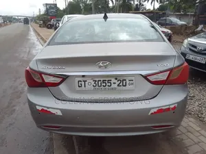 Hyundai Elantra 2011 Silver