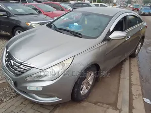 Hyundai Elantra 2011 Silver