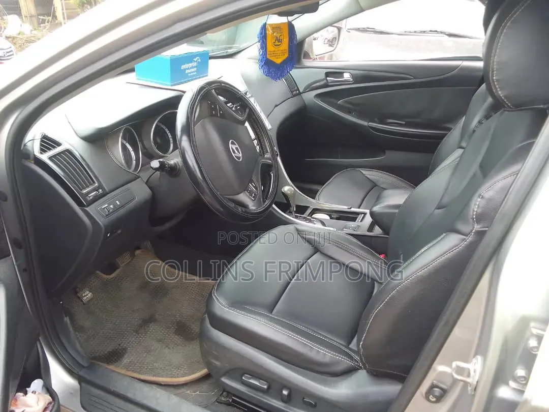 Hyundai Elantra 2011 Silver