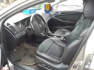 Hyundai Elantra 2011 Silver