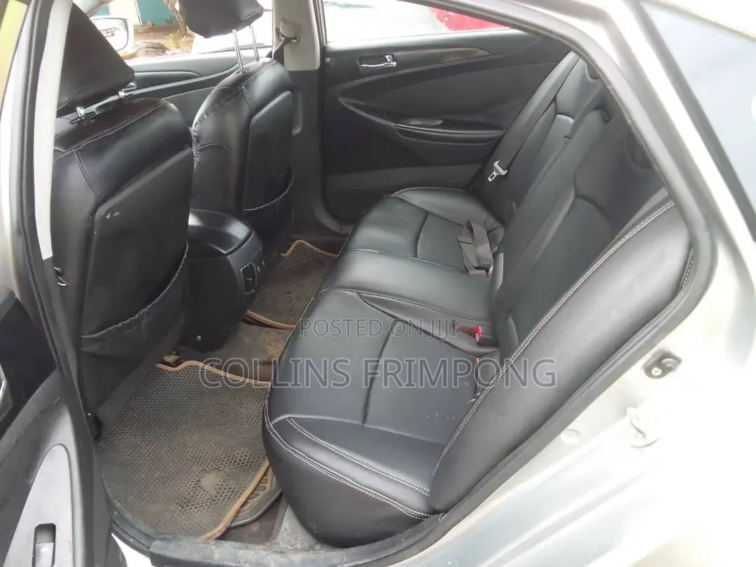 Hyundai Elantra 2011 Silver