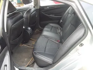 Hyundai Elantra 2011 Silver