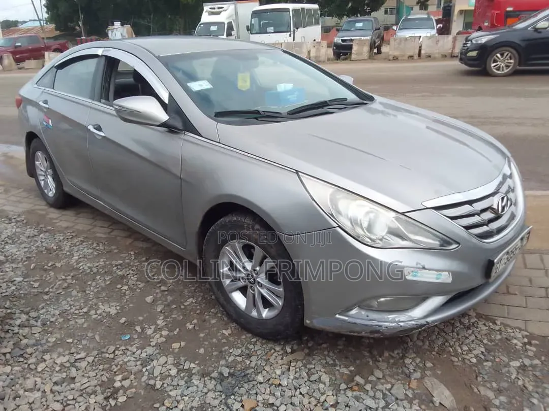 Hyundai Elantra 2011 Silver