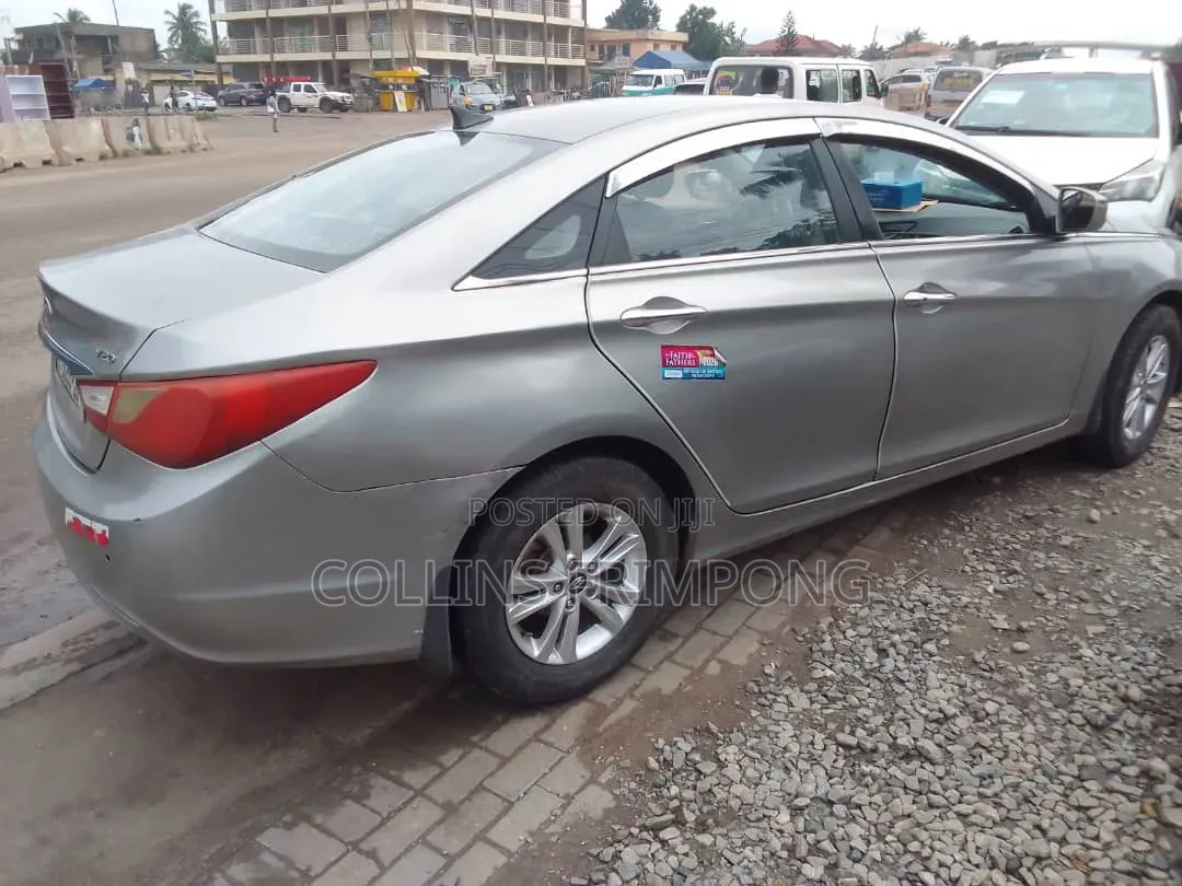 Hyundai Elantra 2011 Silver