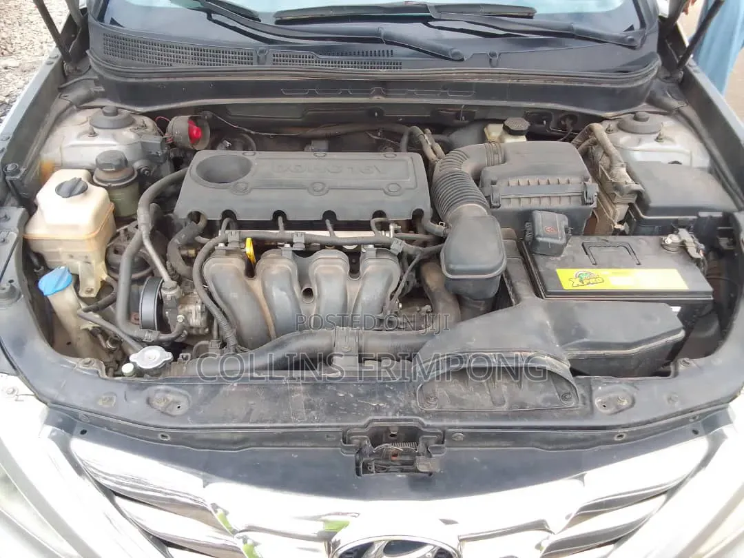 Hyundai Elantra 2011 Silver