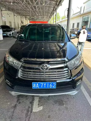 Toyota Highlander XLE 4x4 V6 (3.5L 6cyl 8A) 2017 Black