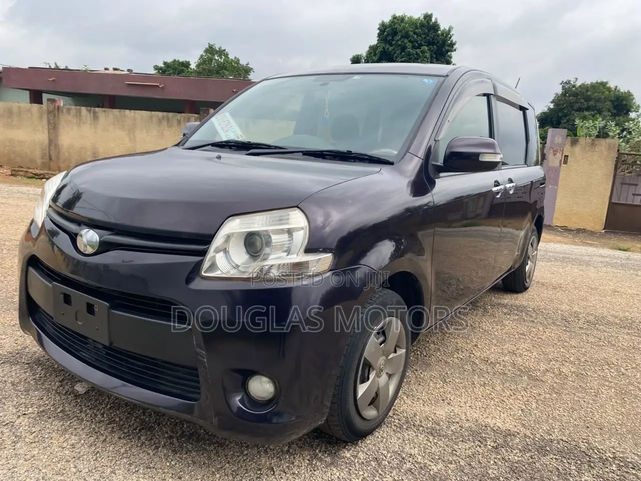 Toyota Sienta 2013 Black