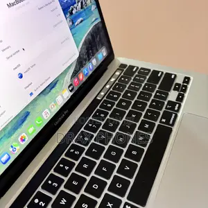 Laptop Apple MacBook Pro 2022 M2 8GB Apple M2 SSD 256GB