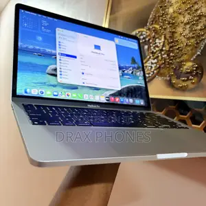 Laptop Apple MacBook Pro 2022 M2 8GB Apple M2 SSD 256GB