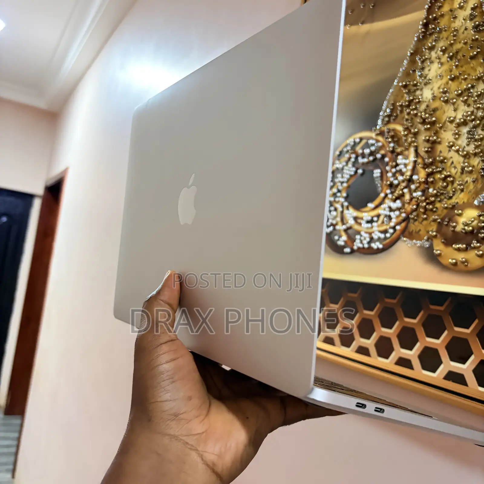 Laptop Apple MacBook Pro 2022 M2 8GB Apple M2 SSD 256GB