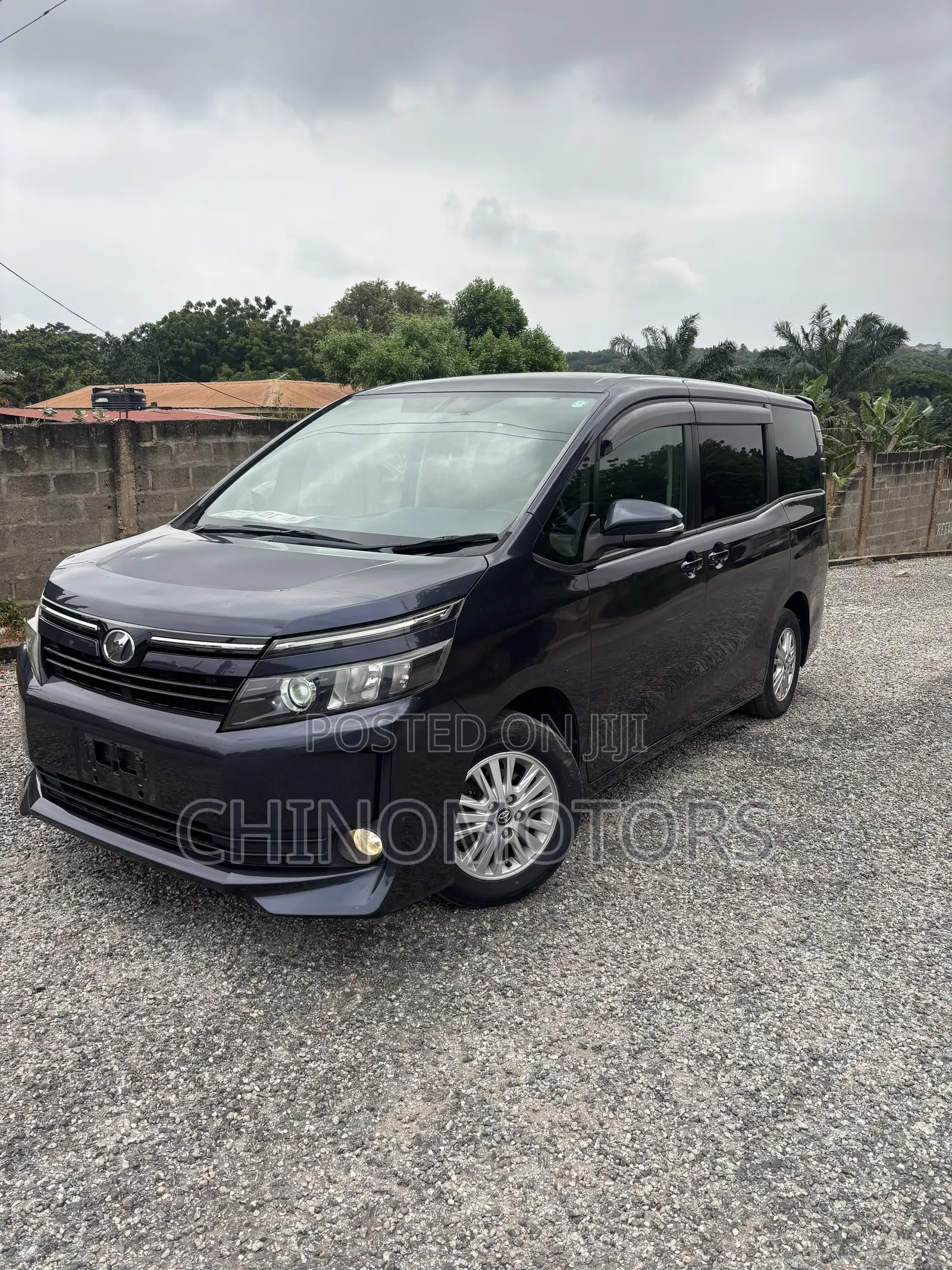 Toyota Voxy X 2WD 8-Seater 2015 Purple