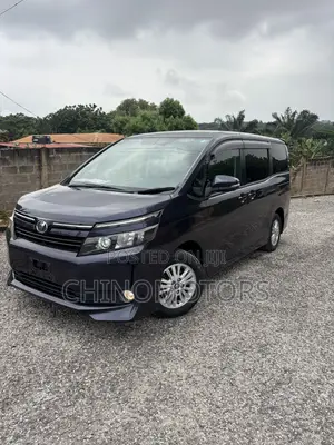 Toyota Voxy X 2WD 8-Seater 2015 Purple