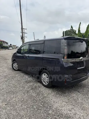 Toyota Voxy X 2WD 8-Seater 2015 Purple