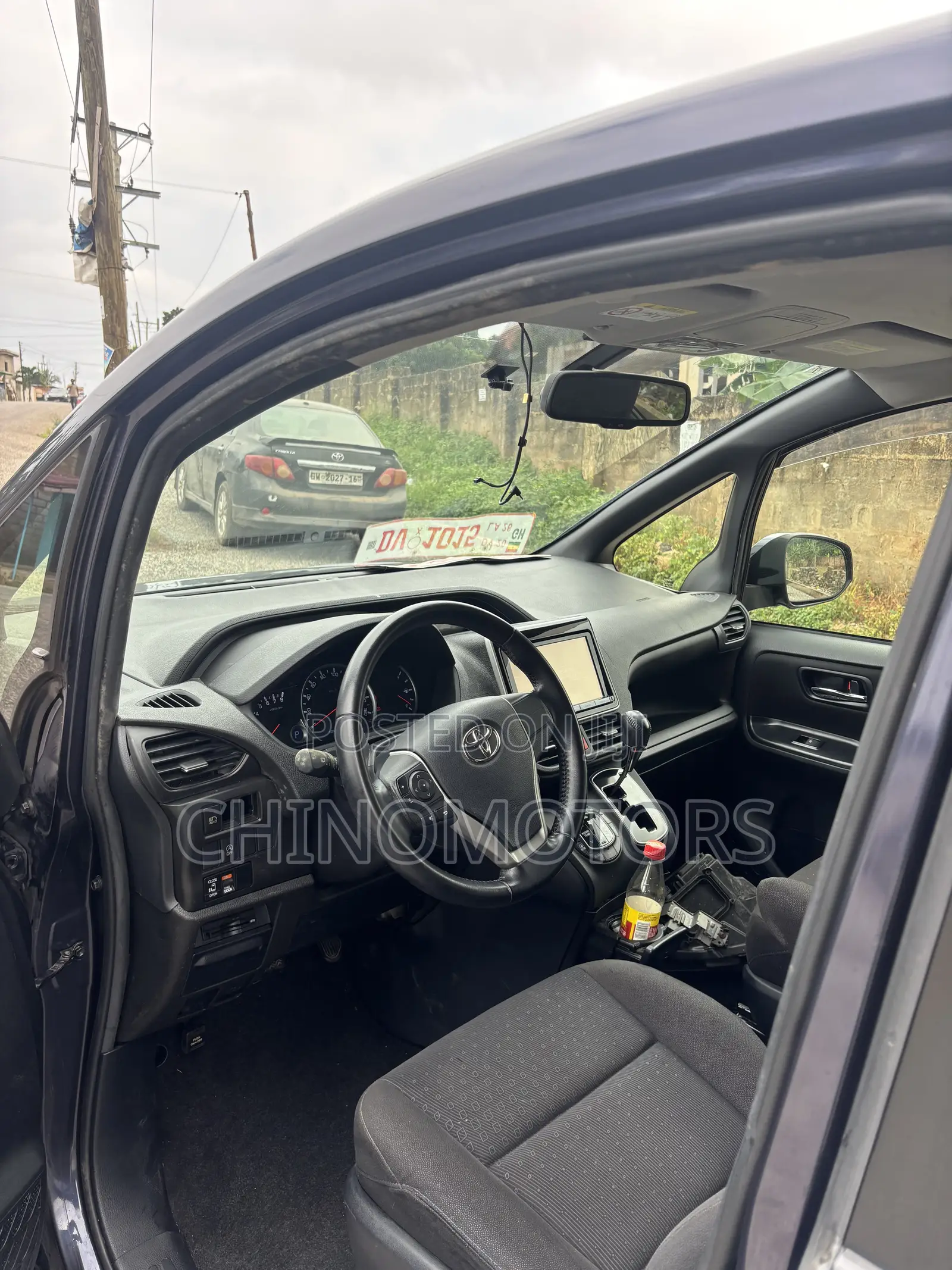 Toyota Voxy X 2WD 8-Seater 2015 Purple