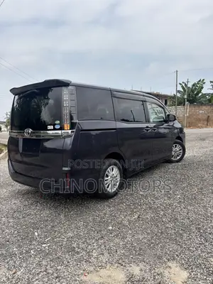 Toyota Voxy X 2WD 8-Seater 2015 Purple