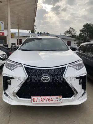 Toyota RAV4 SE AWD (2.5L 4cyl 6A) 2016 White