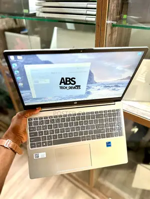 Laptop HP 15-dy1031wm 16GB Intel Core i7 SSD 512GB