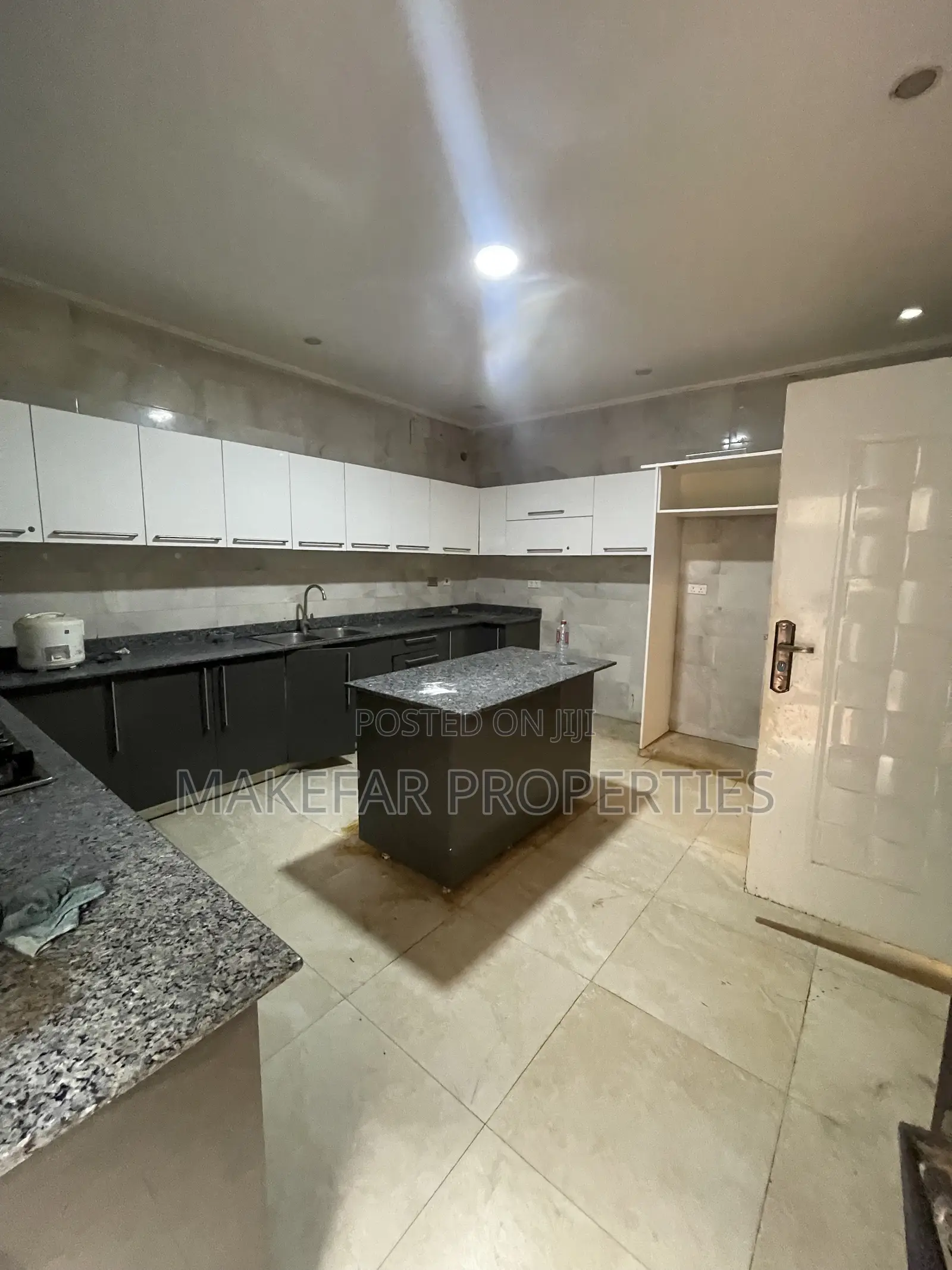 8bdrm House in Ability for rent
