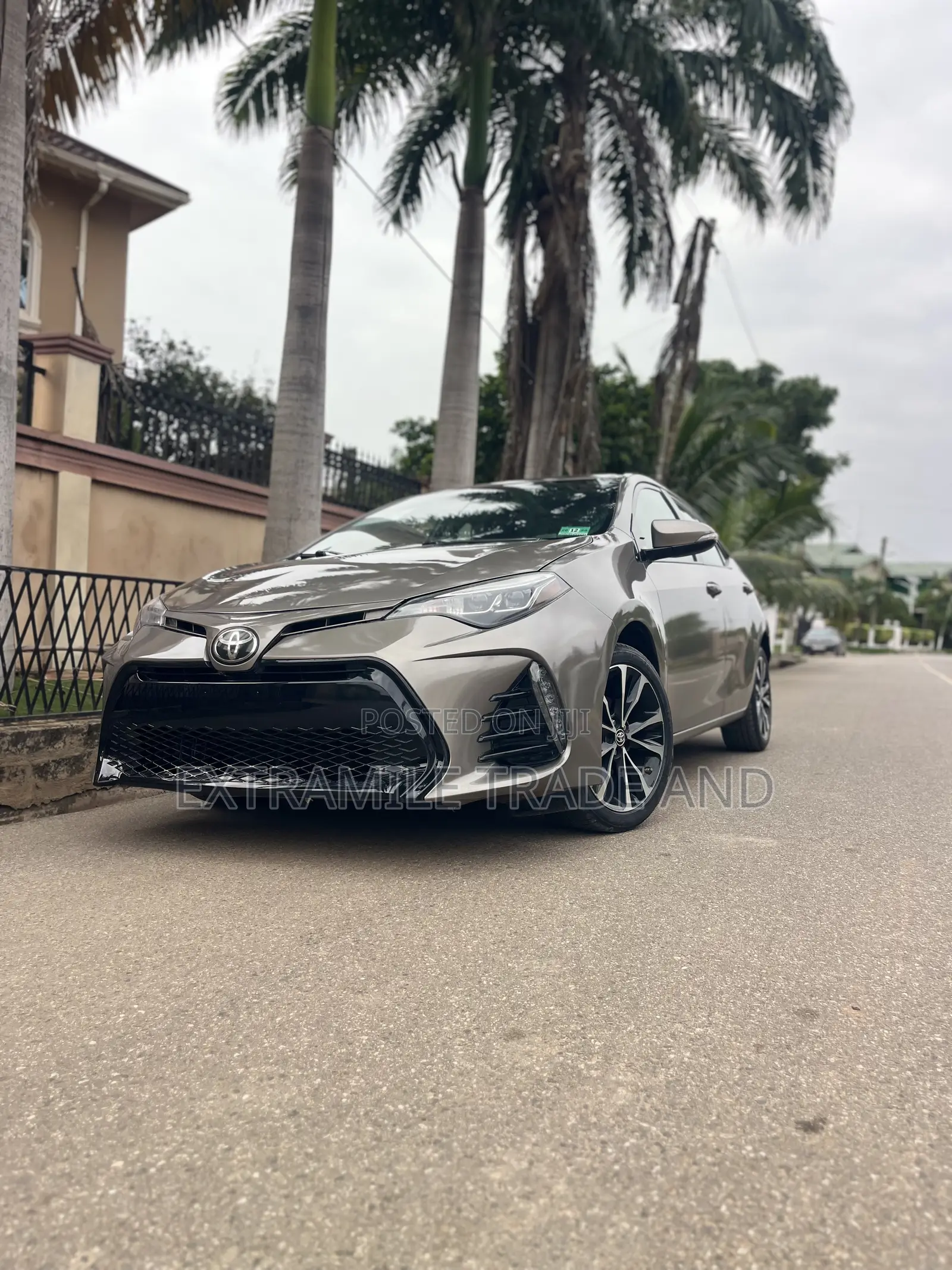 Toyota Corolla SE Special Edition 4dr Sedan (1.8L 4cyl CVT) 2017 Gray