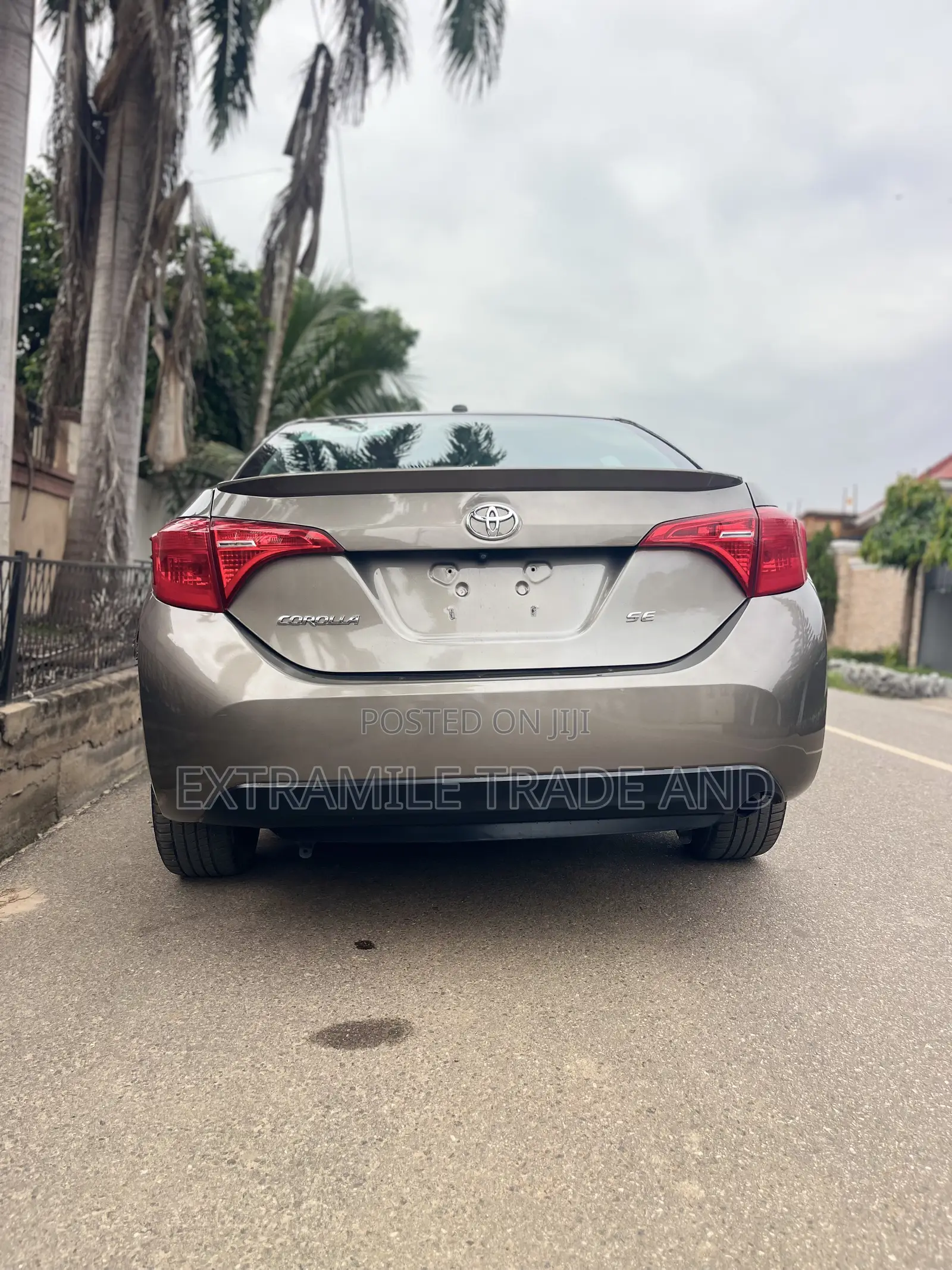 Toyota Corolla SE Special Edition 4dr Sedan (1.8L 4cyl CVT) 2017 Gray