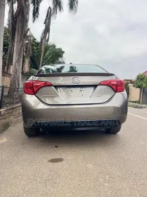 Toyota Corolla SE Special Edition 4dr Sedan (1.8L 4cyl CVT) 2017 Gray
