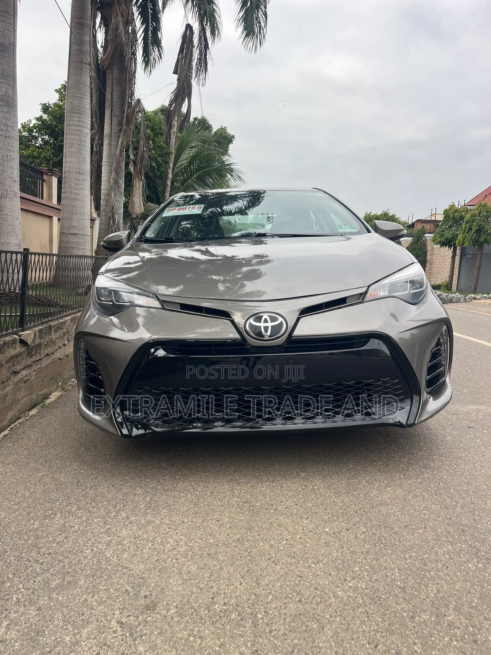 Toyota Corolla SE Special Edition 4dr Sedan (1.8L 4cyl CVT) 2017 Gray